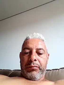 Snapshot of gordonunes chatting on 05-15-26, 02:46 gordonunes online show from 05-15-26, 02:46