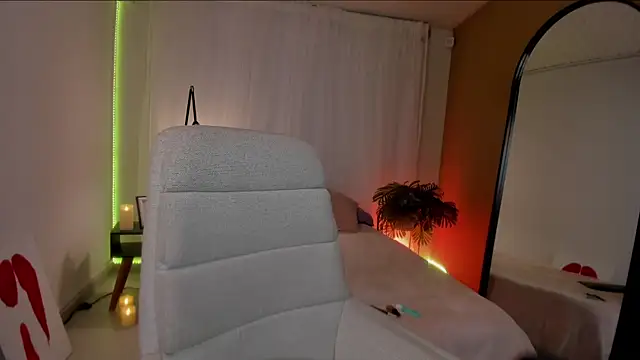 Catyloves online show from 05-12-26, 10:29