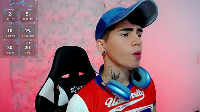 Snapshot of Tayson_Rivers chatting on 11-10-25, 07:35 Tayson Rivers online show from 11-10-25, 07:35