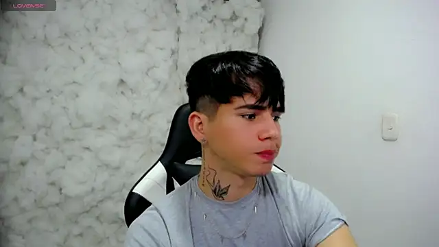 Snapshot of Tayson_Rivers chatting on 11-23-25, 03:28 Tayson Rivers online show from 11-23-25, 03:28