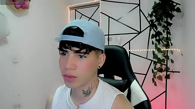 Snapshot of Tayson_Rivers chatting on 05-20-26, 04:40 Tayson Rivers online show from 05-20-26, 04:40