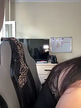 Evelinia online show from 09-17-25, 12:18