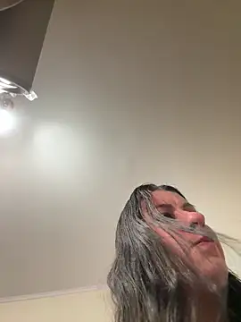 Evelinia online show from 11-14-25, 04:28