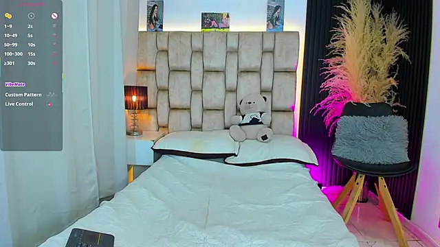 little sophie18 online show from 04-23-26, 07:49