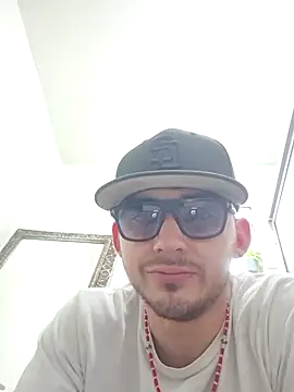 Snapshot of kevinsito1 chatting on 05-25-26, 04:24 kevinsito1 online show from 05-25-26, 04:24