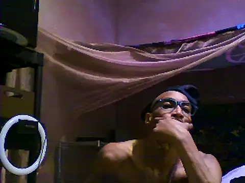 Snapshot of JdLove1 chatting on 12-31-24, 04:35 JdLove1 online show from 12-31-24, 04:35