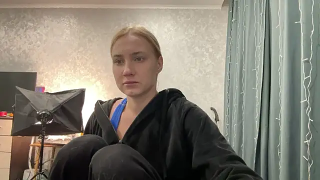 Snapshot of AnneBall chatting on 12-29-24, 03:57 AnneBall online show from 12-29-24, 03:57