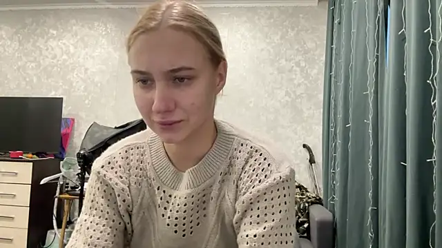 Snapshot of AnneBall chatting on 12-30-24, 12:42 AnneBall online show from 12-30-24, 12:42