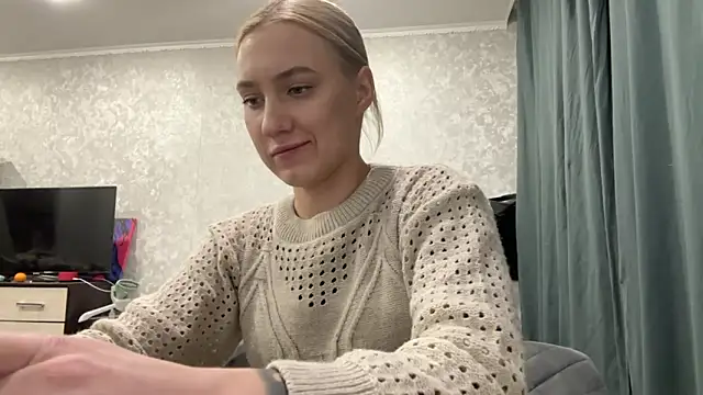 Snapshot of AnneBall chatting on 01-14-25, 04:08 AnneBall online show from 01-14-25, 04:08