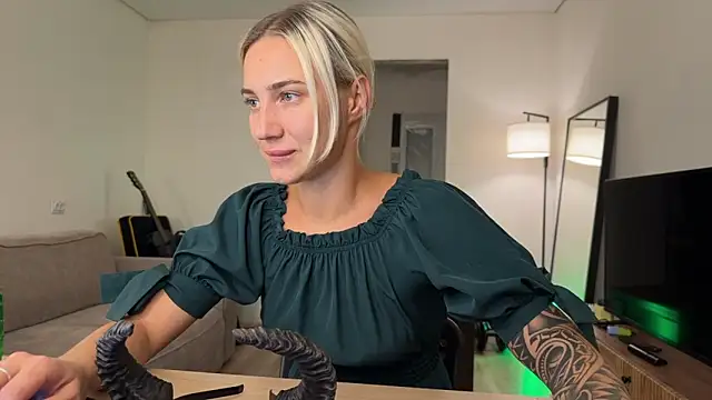 AnneBall online show from 10-31-25, 03:24