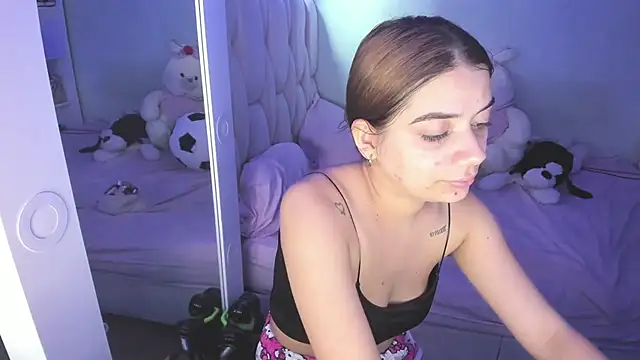 KittyKlum online show from 12-16-25, 04:01