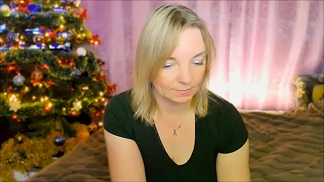 Snapshot of Regina__blue chatting on 12-19-24, 03:52 Regina blue online show from 12-19-24, 03:52