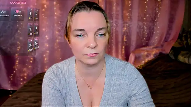 Snapshot of Regina__blue chatting on 01-12-25, 06:05 Regina blue online show from 01-12-25, 06:05