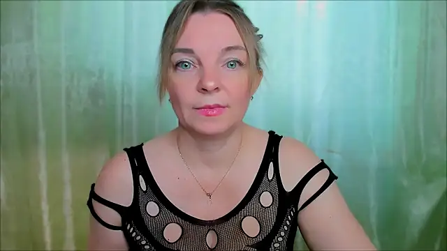 Snapshot of Regina__blue chatting on 02-21-25, 11:55 Regina blue online show from 02-21-25, 11:55