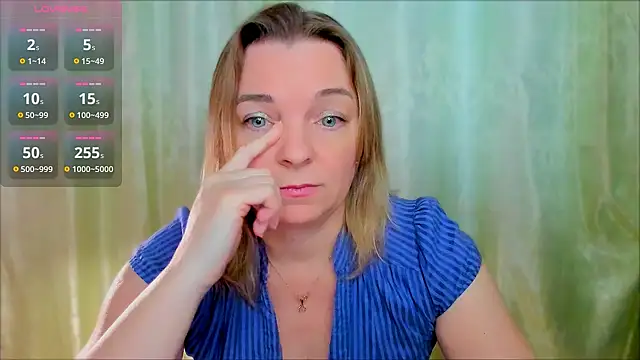 Snapshot of Regina__blue chatting on 02-23-25, 09:26 Regina blue online show from 02-23-25, 09:26
