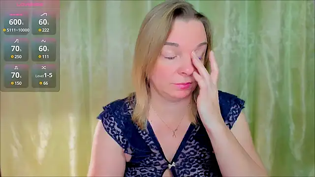 Snapshot of Regina__blue chatting on 02-28-25, 08:39 Regina blue online show from 02-28-25, 08:39