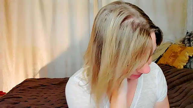 Snapshot of Regina__blue chatting on 09-19-25, 03:34 Regina blue online show from 09-19-25, 03:34