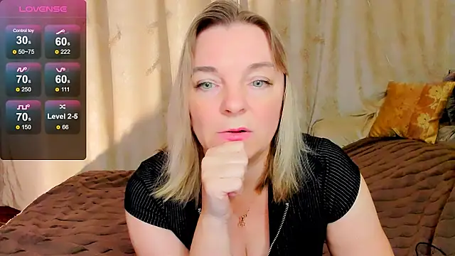 Snapshot of Regina__blue chatting on 10-18-25, 04:52 Regina blue online show from 10-18-25, 04:52