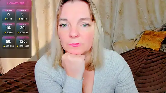 Snapshot of Regina__blue chatting on 10-21-25, 06:52 Regina blue online show from 10-21-25, 06:52