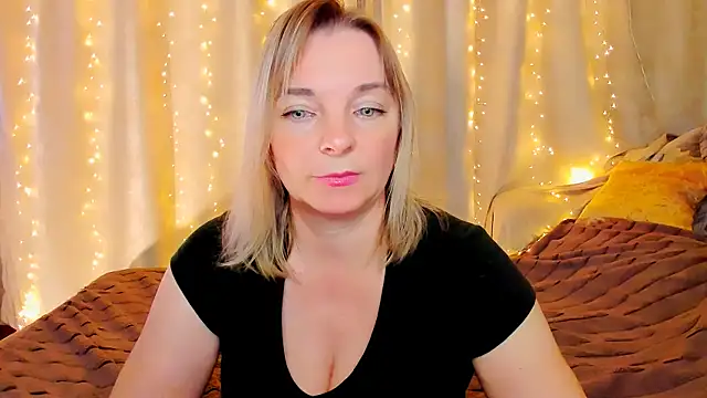 Regina  blue online show from 10-28-25, 03:58