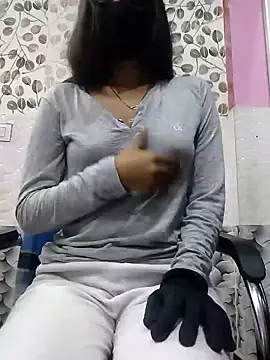 Snapshot of Kashish_18 chatting on 01-12-25, 06:39 Kashish 18 online show from 01-12-25, 06:39