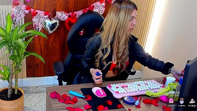 Snapshot of EvaaLovia1 chatting on 02-14-25, 01:51 EvaaLovia1 online show from 02-14-25, 01:51