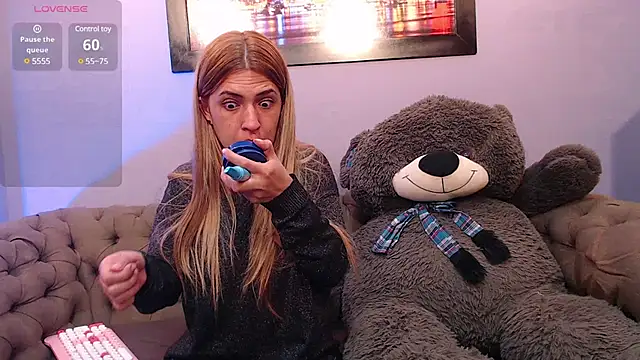 Snapshot of EvaaLovia1 chatting on 02-28-25, 01:25 EvaaLovia1 online show from 02-28-25, 01:25