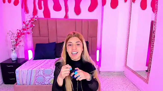 Snapshot of EvaaLovia1 chatting on 03-04-25, 01:17 EvaaLovia1 online show from 03-04-25, 01:17