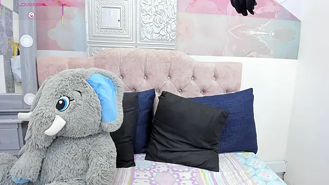 Snapshot of EvaaLovia1 chatting on 03-05-25, 04:24 EvaaLovia1 online show from 03-05-25, 04:24