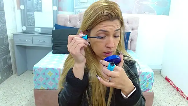 Snapshot of EvaaLovia1 chatting on 03-21-25, 01:12 EvaaLovia1 online show from 03-21-25, 01:12