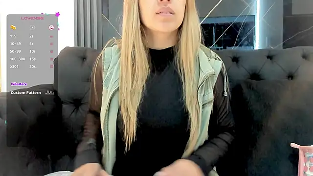 Snapshot of EvaaLovia1 chatting on 09-10-25, 01:44 EvaaLovia1 online show from 09-10-25, 01:44