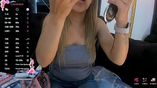 Snapshot of EvaaLovia1 chatting on 10-03-25, 01:19 EvaaLovia1 online show from 10-03-25, 01:19