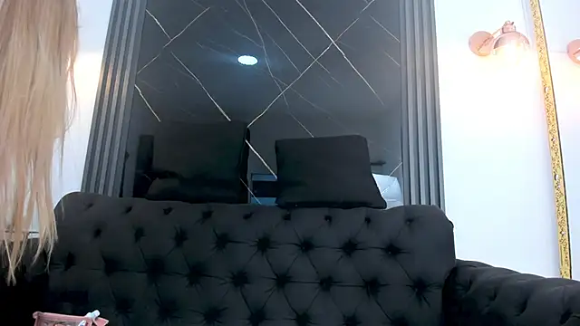 Snapshot of EvaaLovia1 chatting on 10-10-25, 02:05 EvaaLovia1 online show from 10-10-25, 02:05