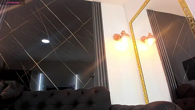 Snapshot of EvaaLovia1 chatting on 10-17-25, 01:25 EvaaLovia1 online show from 10-17-25, 01:25