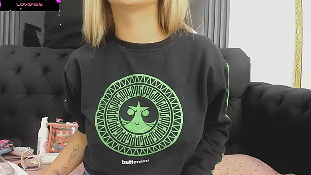 Snapshot of EvaaLovia1 chatting on 10-21-25, 01:34 EvaaLovia1 online show from 10-21-25, 01:34