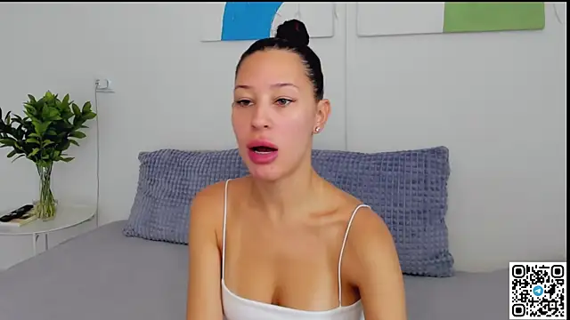 SelenaRousey online show from 07-12-26, 07:21