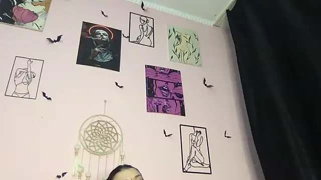 Snapshot of MoonAgnes chatting on 01-15-25, 12:58 MoonAgnes online show from 01-15-25, 12:58