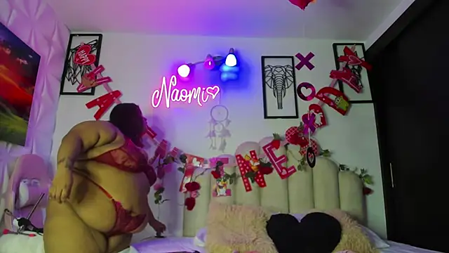 Snapshot of NaomiAsha chatting on 02-14-25, 08:15 NaomiAsha online show from 02-14-25, 08:15