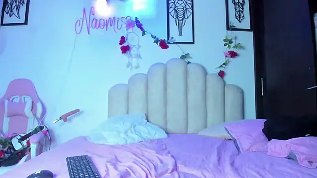 Snapshot of NaomiAsha chatting on 03-19-25, 02:27 NaomiAsha online show from 03-19-25, 02:27