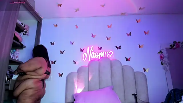 Snapshot of NaomiAsha chatting on 10-10-25, 12:31 NaomiAsha online show from 10-10-25, 12:31