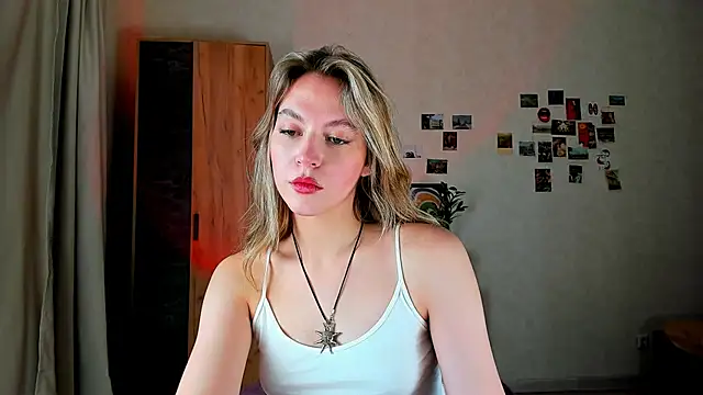 Niky  Jess online show from 12-17-24, 08:34