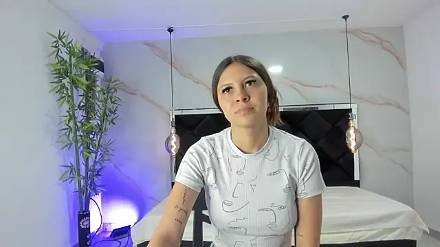 AngelaaCute  online show from 11-06-25, 12:17