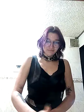 SukiFuyu  online show from 11-06-25, 09:05