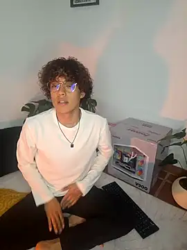 Snapshot of nickolas_moon chatting on 12-27-24, 08:50 nickolas moon online show from 12-27-24, 08:50