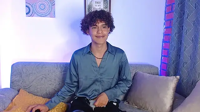 Snapshot of nickolas_moon chatting on 03-16-25, 05:17 nickolas moon online show from 03-16-25, 05:17