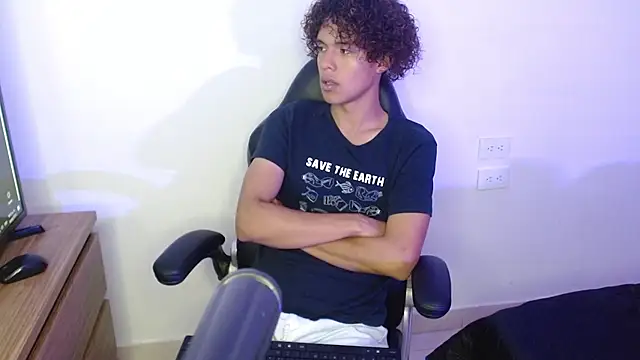 Snapshot of nickolas_moon chatting on 09-10-25, 03:12 nickolas moon online show from 09-10-25, 03:12