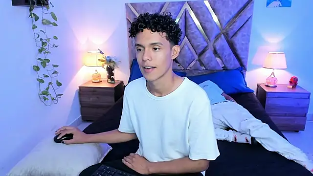 Snapshot of nickolas_moon chatting on 10-03-25, 10:07 nickolas moon online show from 10-03-25, 10:07