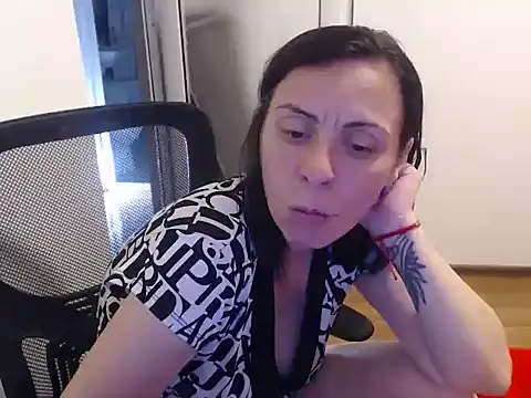 Snapshot of SweetAdela92 chatting on 06-11-26, 08:40 SweetAdela92 online show from 06-11-26, 08:40