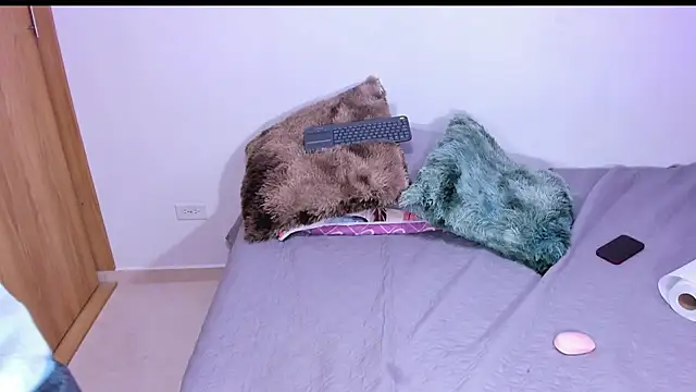 Snapshot of annika_taylor chatting on 12-13-24, 01:59 annika taylor online show from 12-13-24, 01:59