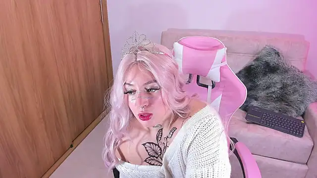 Snapshot of annika_taylor chatting on 12-22-24, 08:25 annika taylor online show from 12-22-24, 08:25